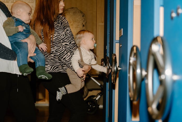 Äventyr för föräldralediga: Barnvagnsvisning på Museet Vrak i Stockholm